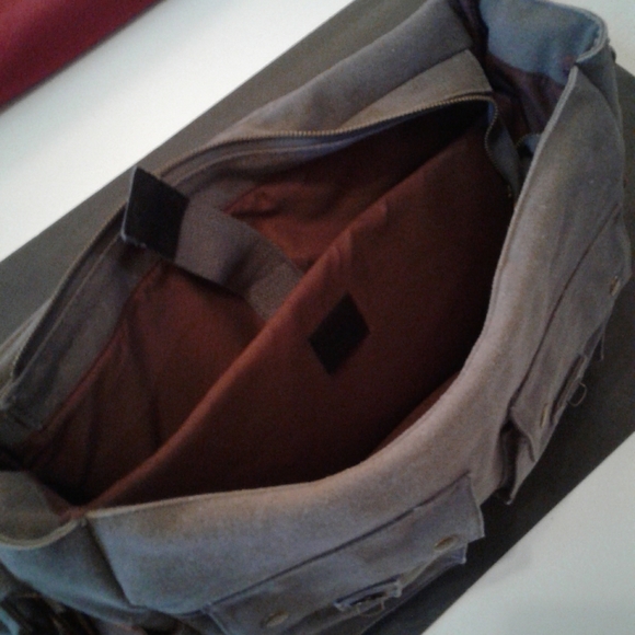 🌺 Nearly New Sweetbriar Canvas Messenger Bag - Picture 8 of 15